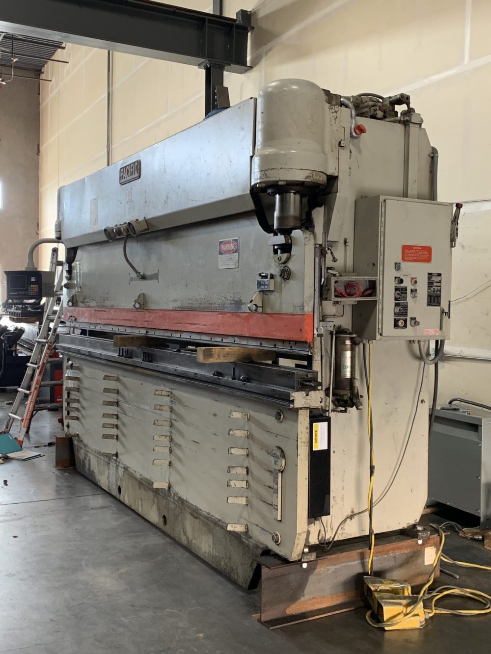 14 Foot Pacific Hydraulic Press Brake, Model J110 -14